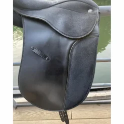 Selle de dressage synthétique 17 pouces