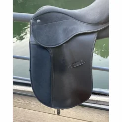 Selle de dressage synthétique 17 pouces