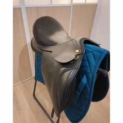 Selle de dressage Thésée 17,5 - Parfait état