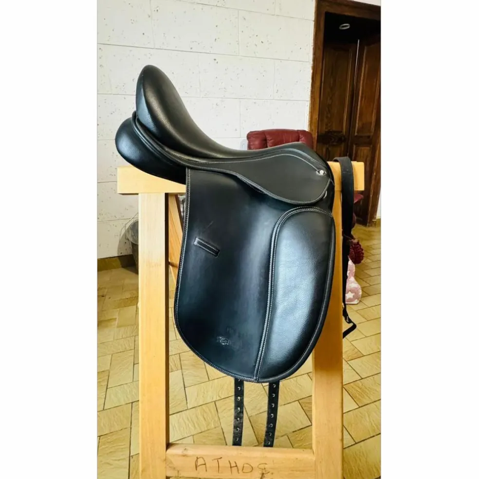 Selle de dressage Waldhaussen noire 17.5 synthétique