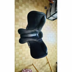 Selle de dressage Waldhaussen noire 17.5 synthétique