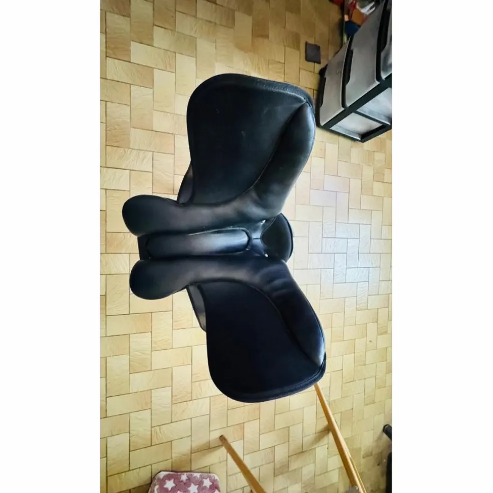 Selle de dressage Waldhaussen noire 17.5 synthétique