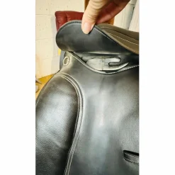 Selle de dressage Waldhaussen noire 17.5 synthétique