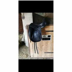 Selle dressage Antares signature 17'5