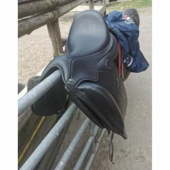 Selle dressage Antares signature 17'5