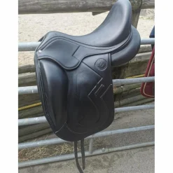 Selle dressage Antares signature 17'5
