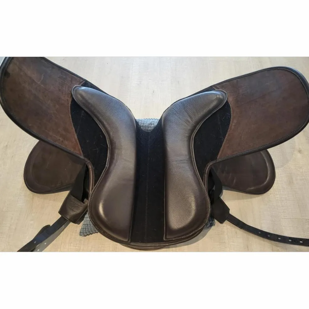 Selle dressage arçon cuir Hidalgo Modèle Chicago 18"