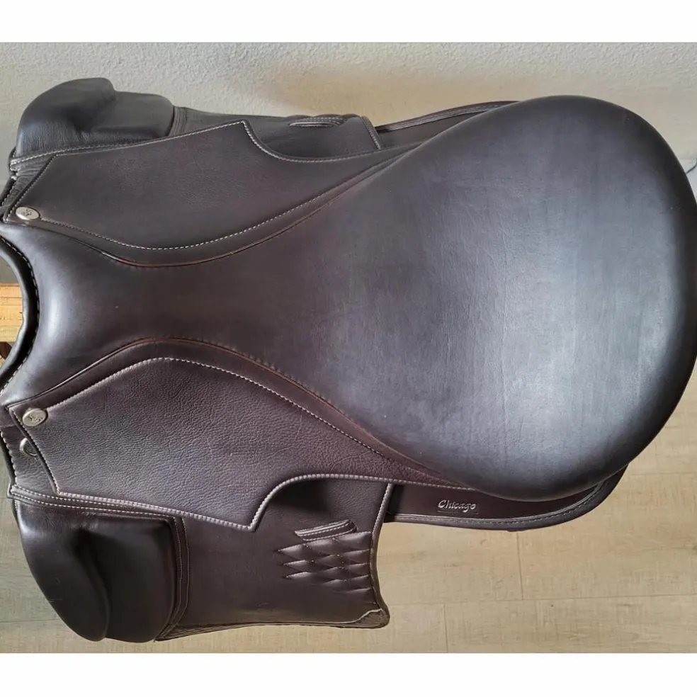 Selle dressage arçon cuir Hidalgo Modèle Chicago 18"