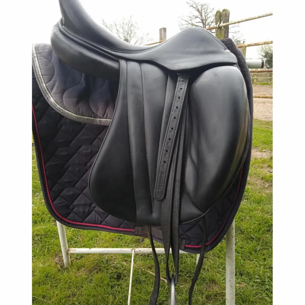 Selle dressage Butet noire 17.5