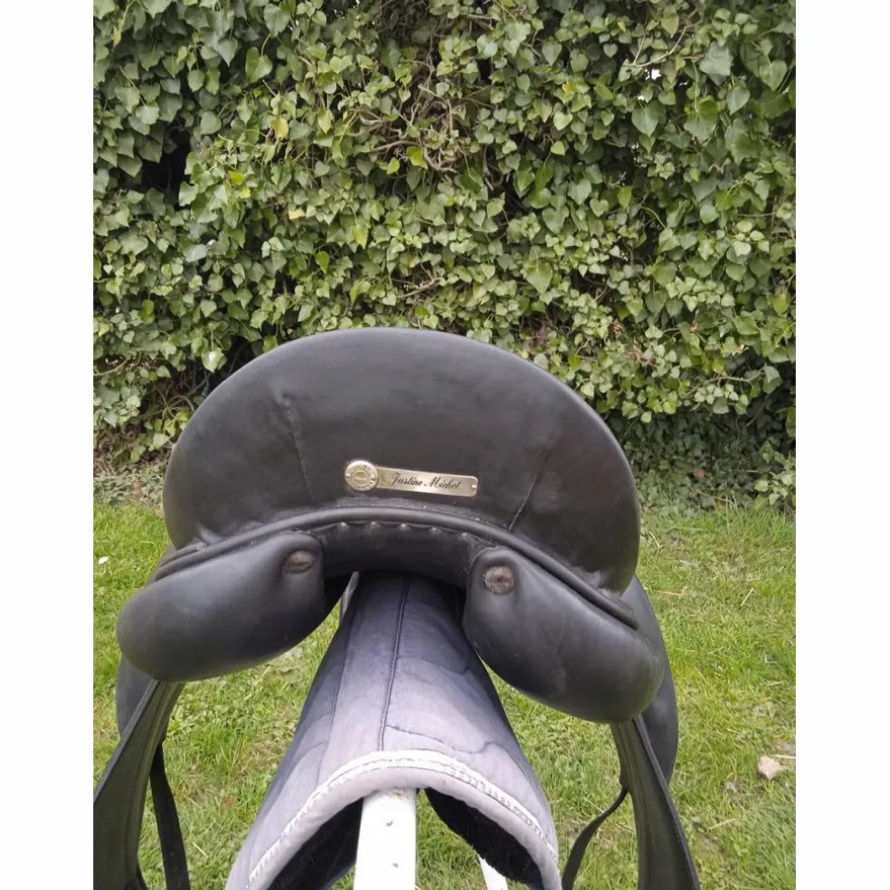 Selle dressage Butet noire 17.5