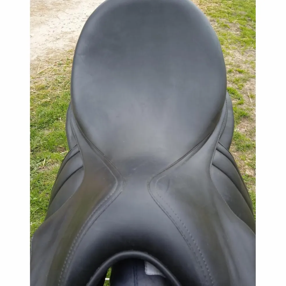 Selle dressage Butet noire 17.5