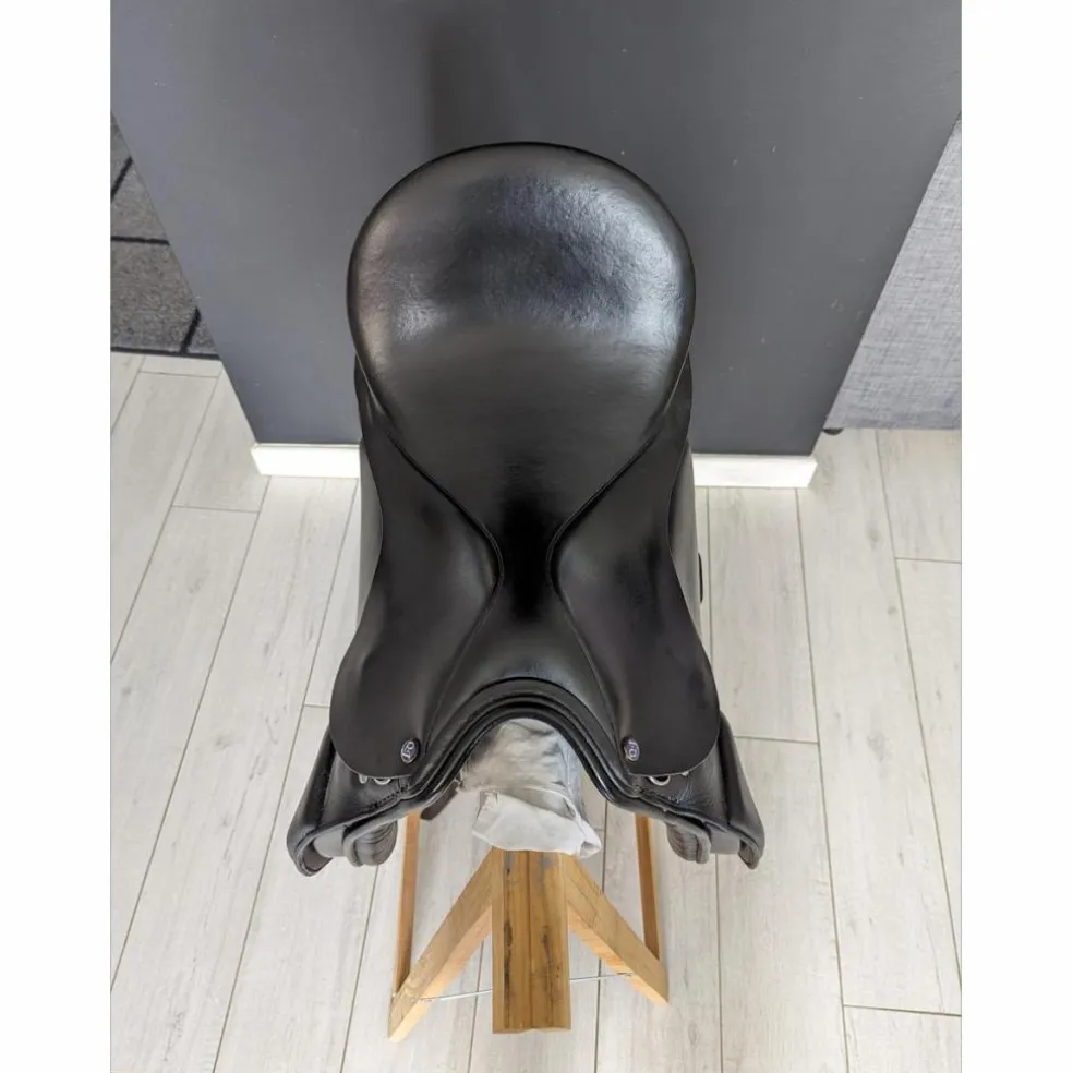 Selle dressage cuir noir 17"5 Quadrije et filet