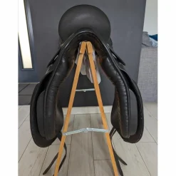 Selle dressage cuir noir 17