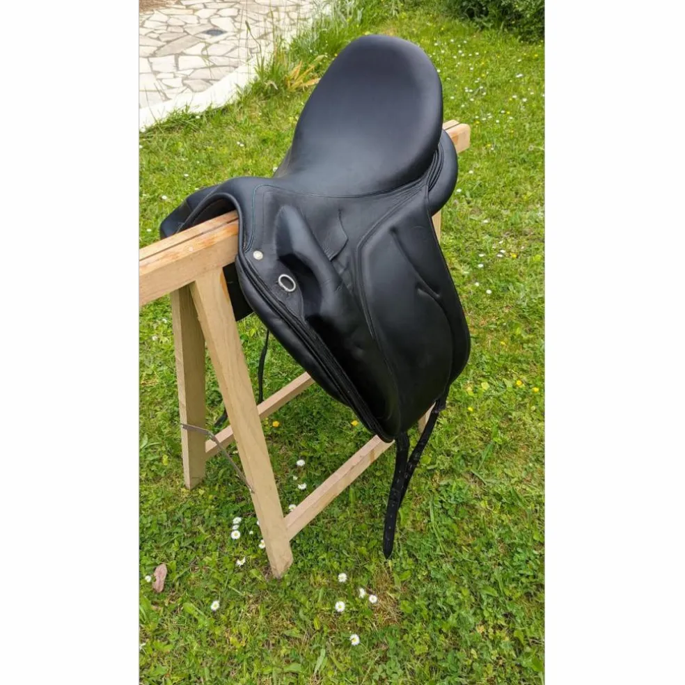 Selle dressage Devoucoux 17'