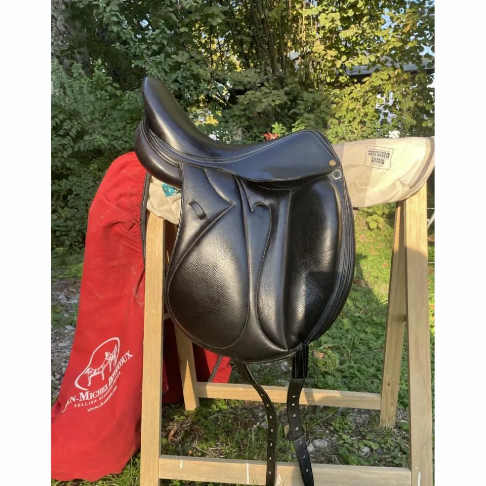 Selle dressage Devoucoux modèle Makila