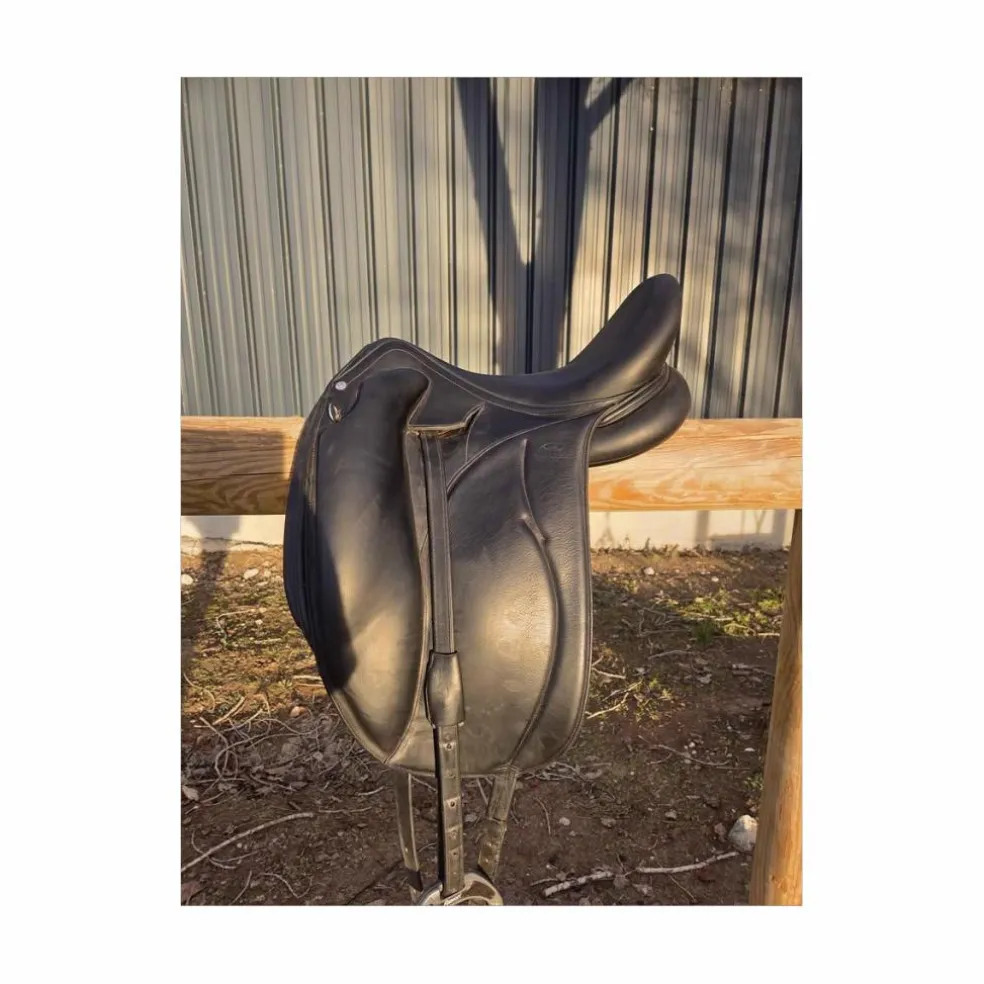 selle dressage DEVOUCOUX MAKILA LAB 17.5