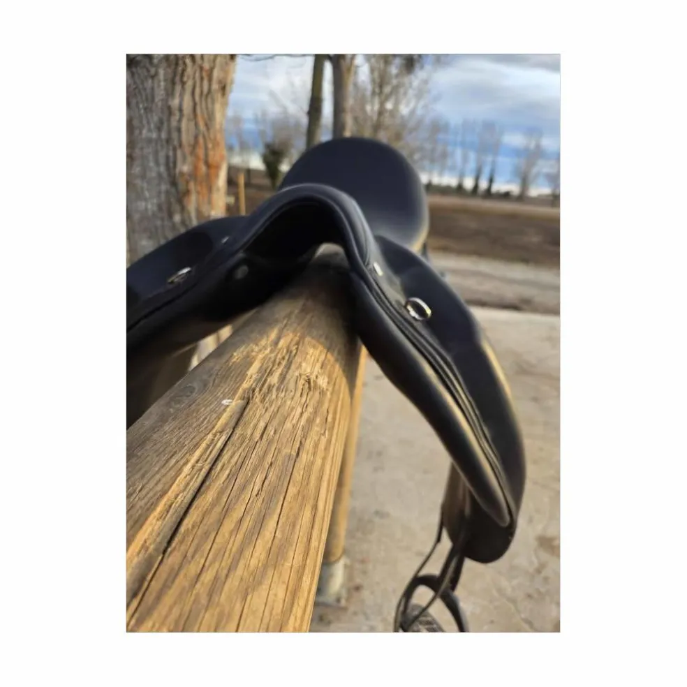 selle dressage DEVOUCOUX MAKILA LAB 17.5