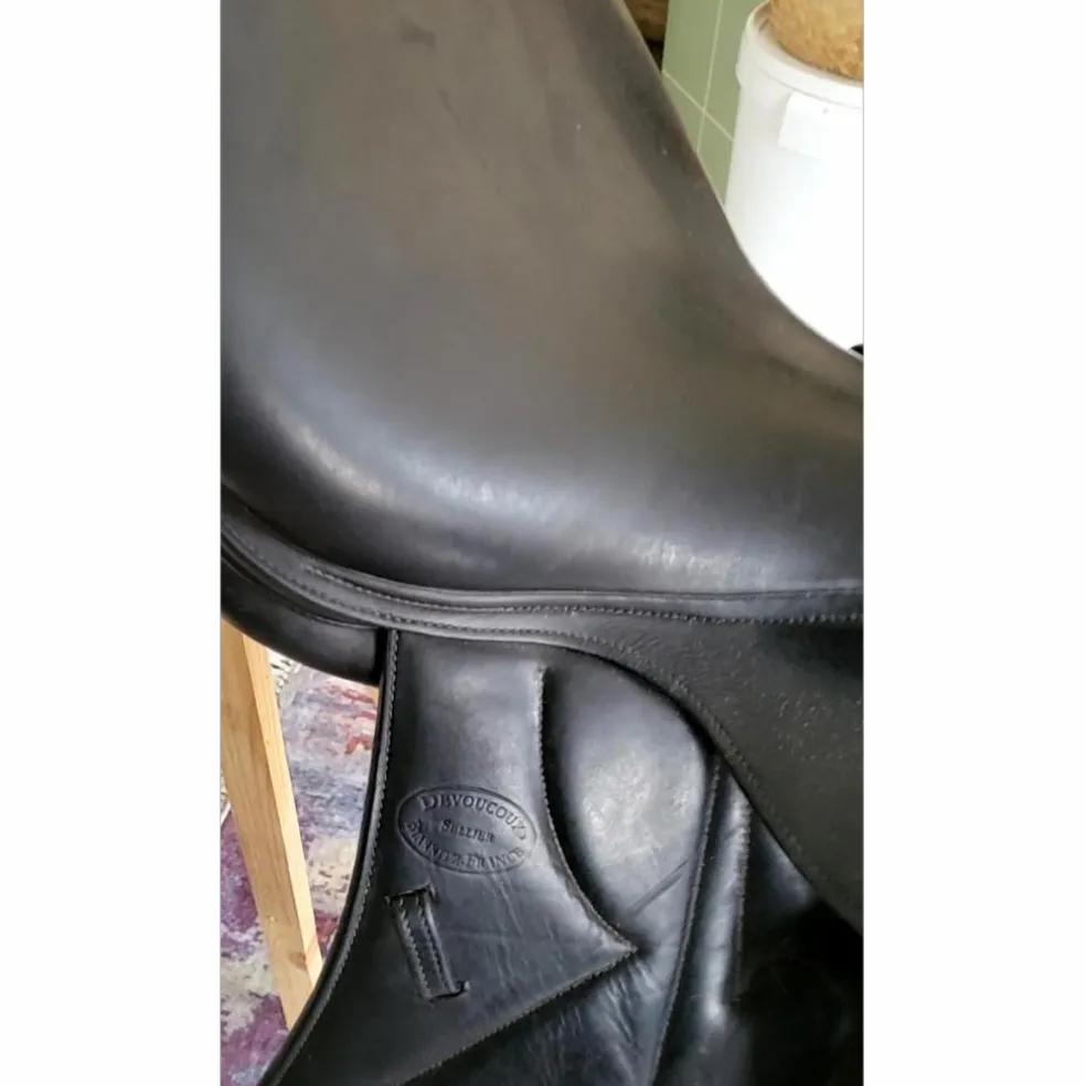 Selle dressage Devoucoux 18
