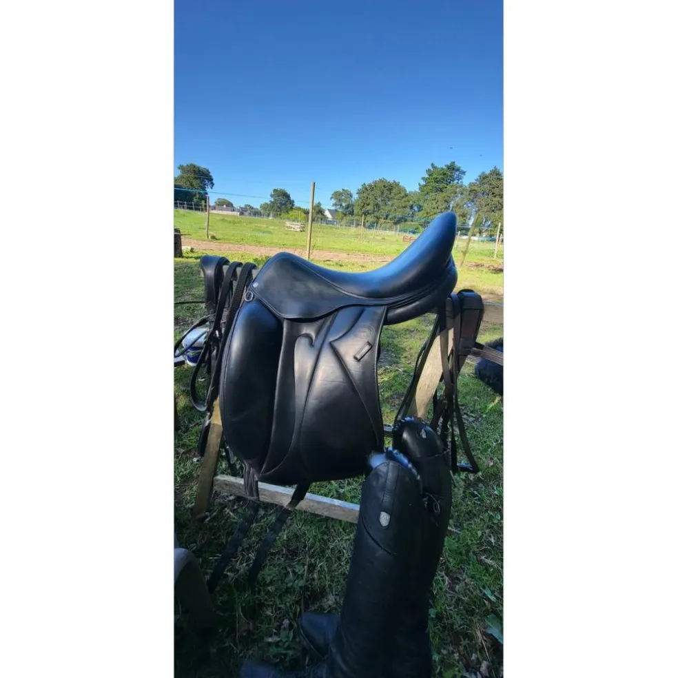 Selle dressage Devoucoux 18