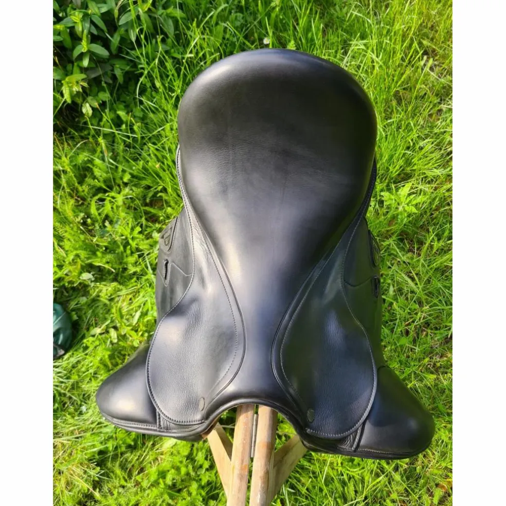 Selle dressage Equiline 17"