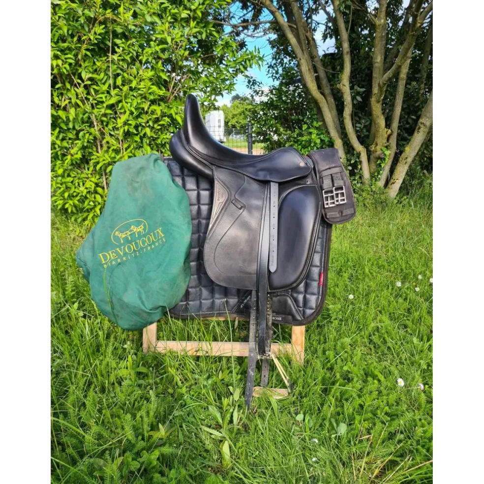 Selle dressage Equiline 17"