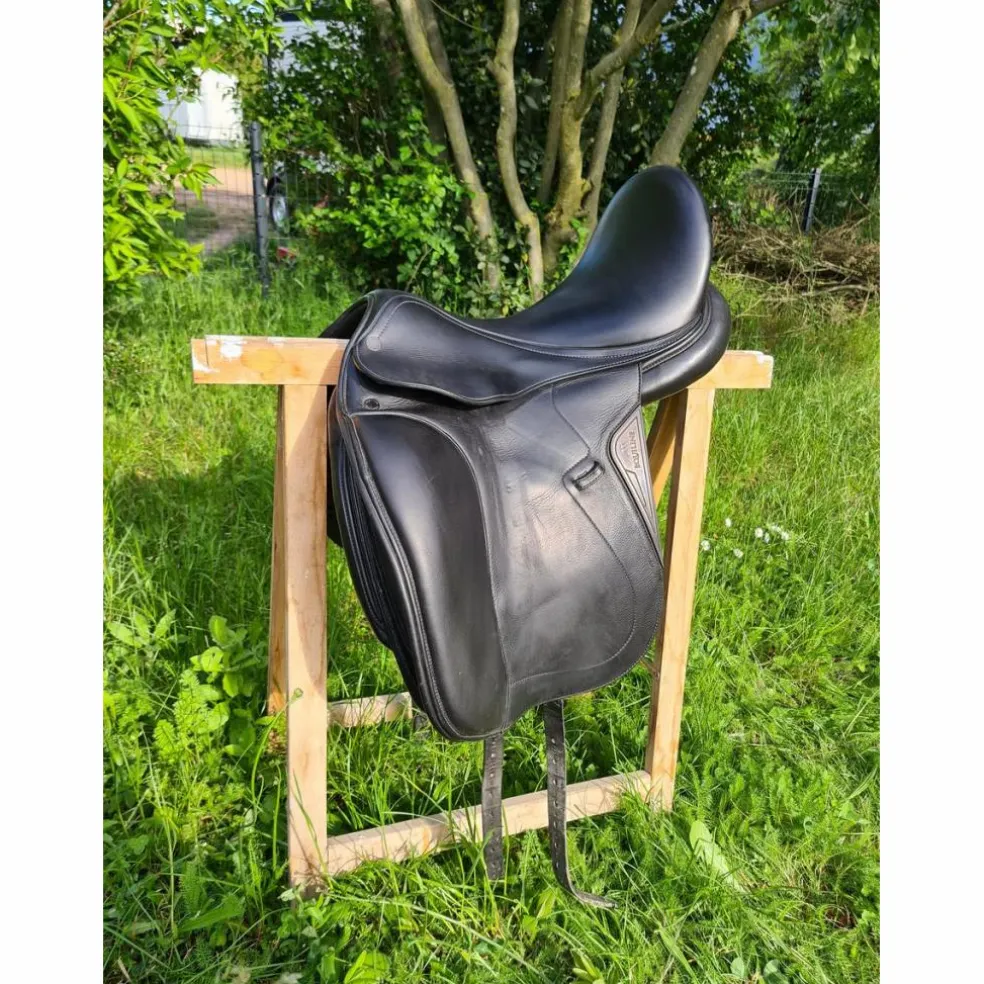 Selle dressage Equiline 17"