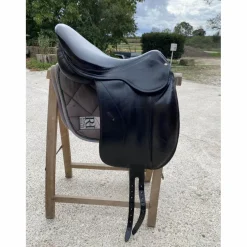 Selle dressage forestier modèle Saumur taille 17,5
