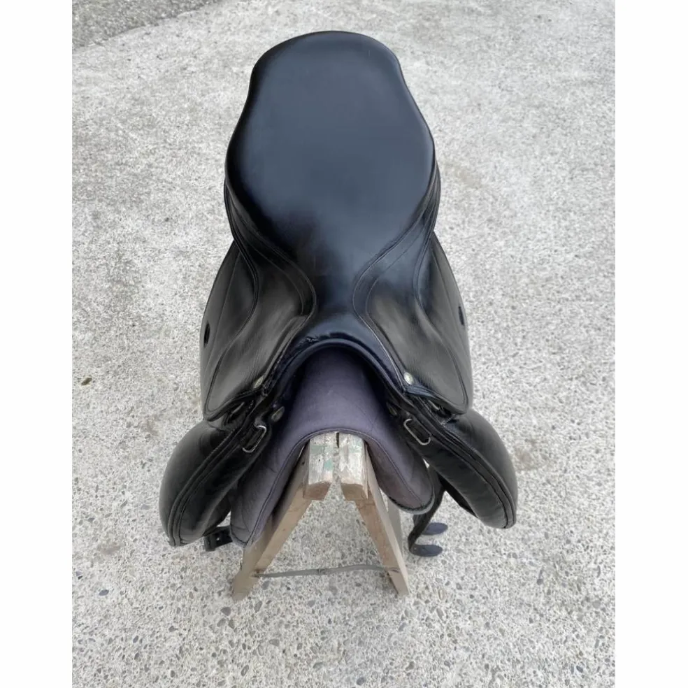 Selle dressage forestier modèle Saumur taille 17,5