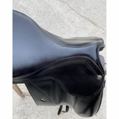 Selle dressage forestier modèle Saumur taille 17,5