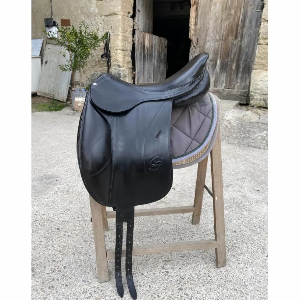 Selle dressage forestier modèle Saumur taille 17,5
