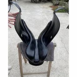 Selle dressage forestier modèle Saumur taille 17,5