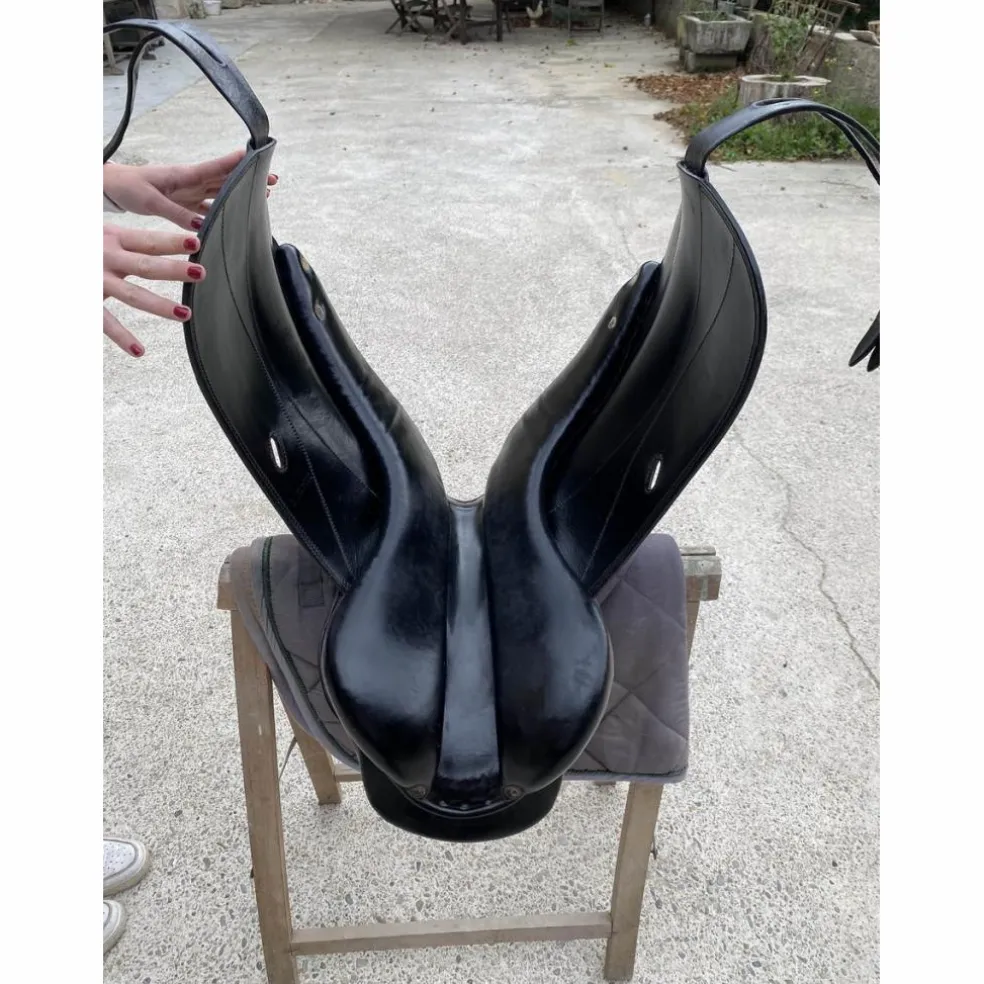 Selle dressage forestier modèle Saumur taille 17,5