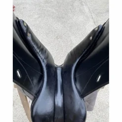 Selle dressage forestier modèle Saumur taille 17,5