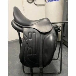 Selle dressage GBS 17’ quasiment neuve