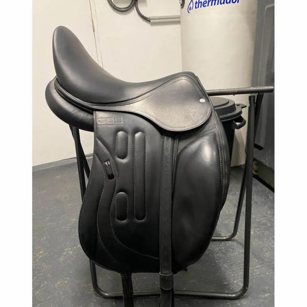 Selle dressage GBS 17’ quasiment neuve