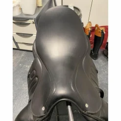 Selle dressage GBS 17’ quasiment neuve