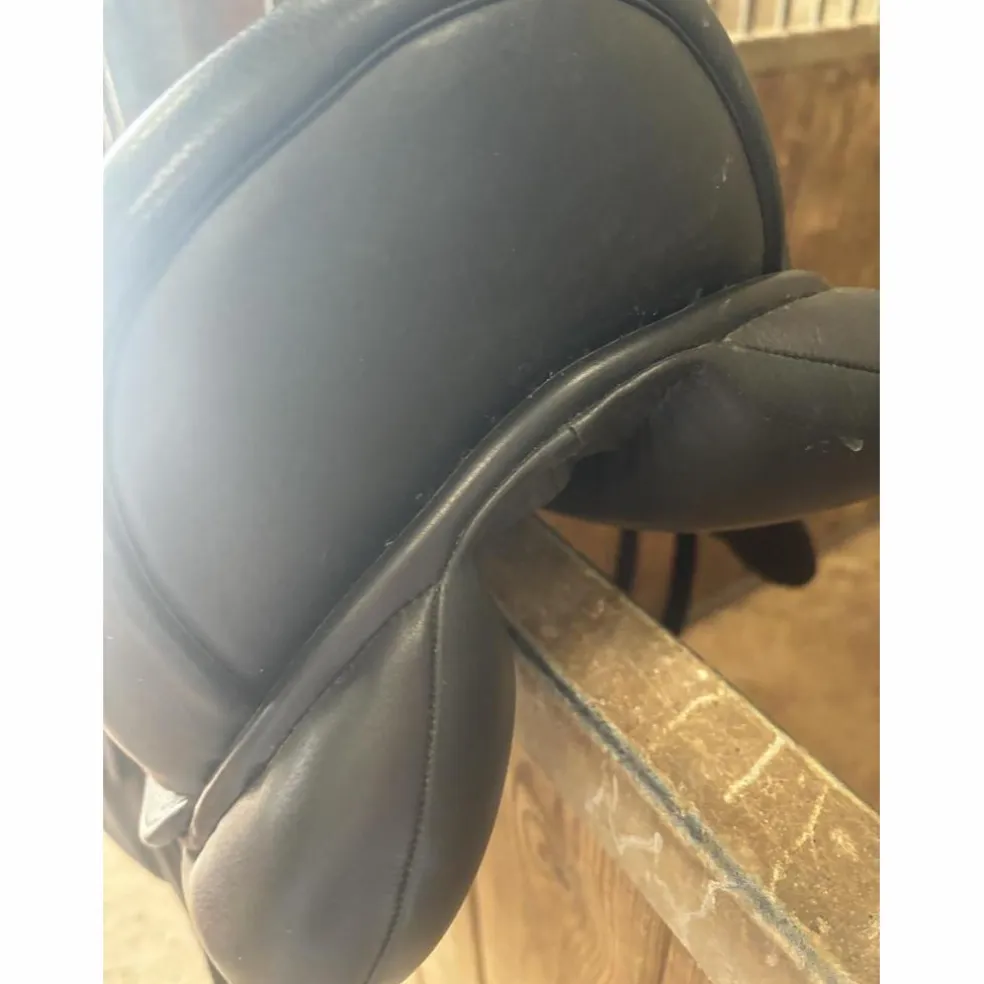 Selle dressage HKM 17,5 pouces