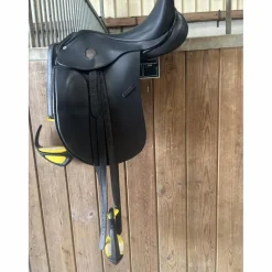 Selle dressage HKM 17,5 pouces