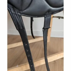 Selle dressage Makila Devoucoux année 2012 taille 18