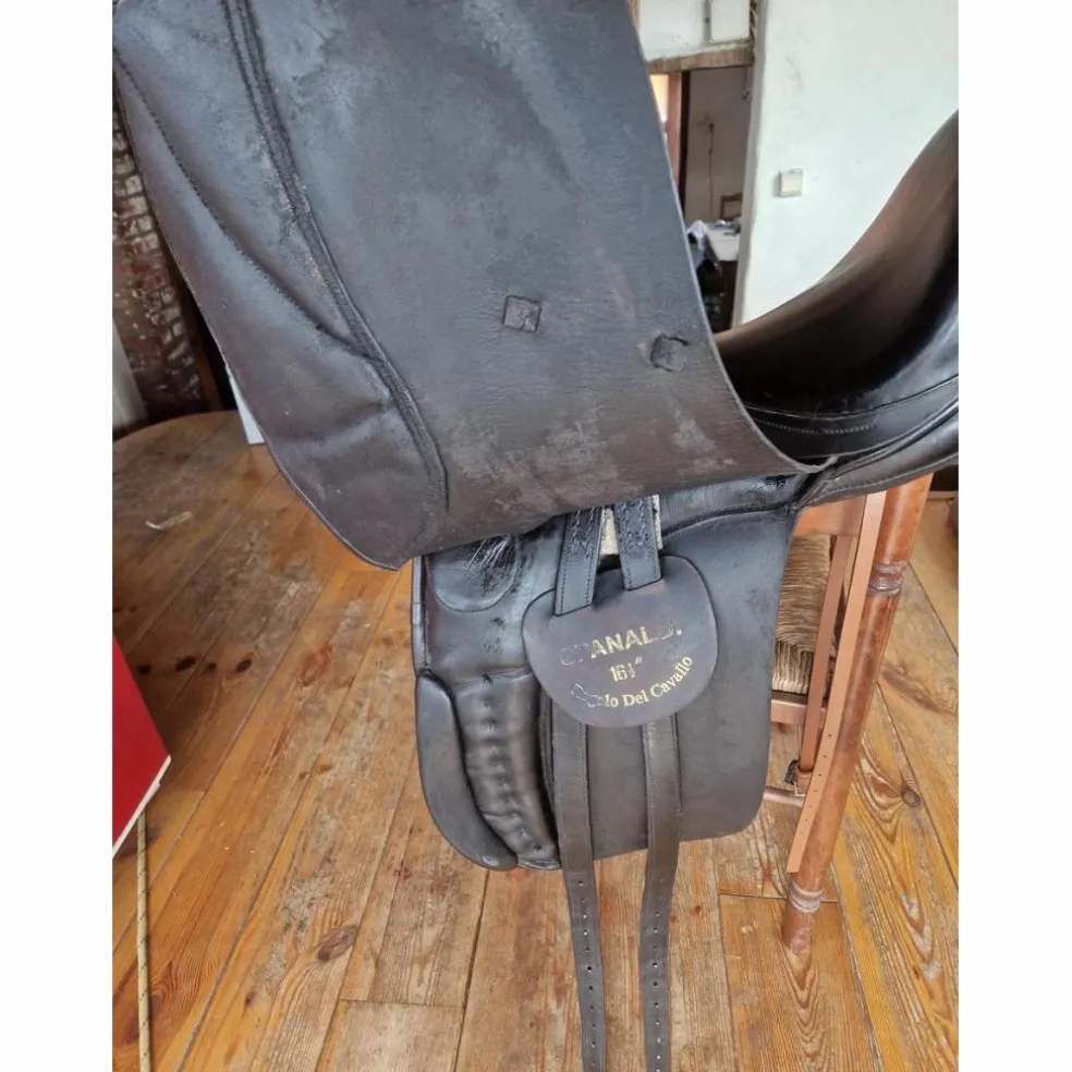 Selle dressage noire cuir 16,5