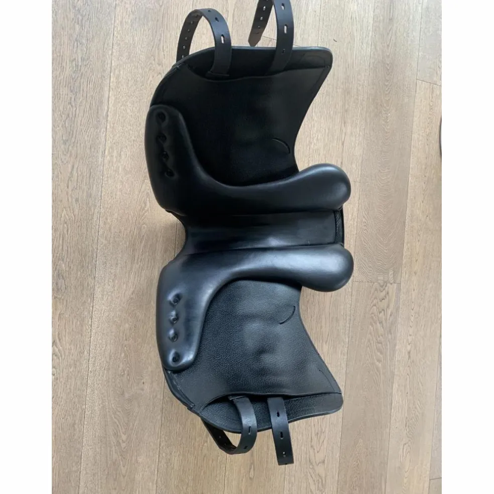 Selle dressage Équipe Viktoria taille 17,5