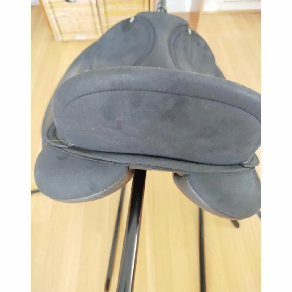 Selle dressage Wintec Isabell 16'5 cair