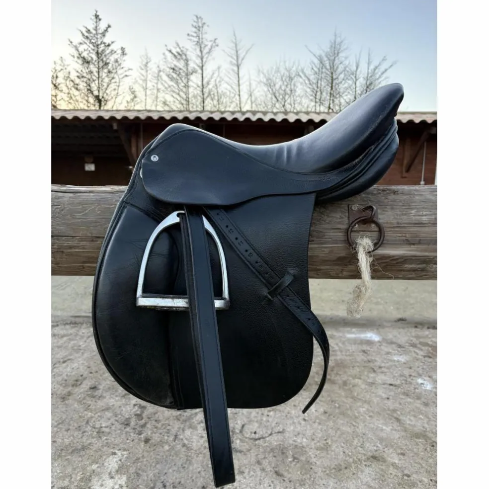 Selle en cuir 17,5 pouces excellent état