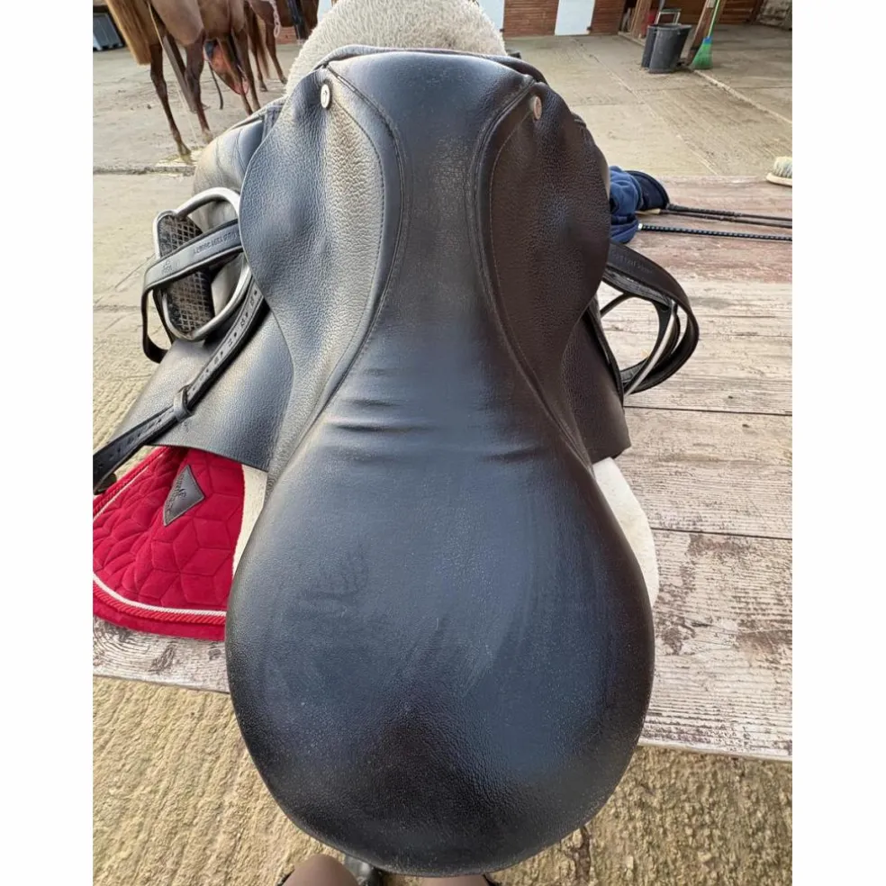 Selle en cuir 17,5 pouces excellent état
