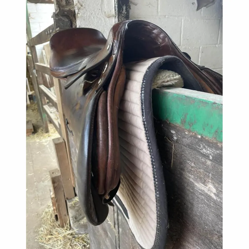 selle en cuir brun