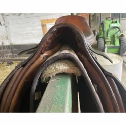 selle en cuir brun
