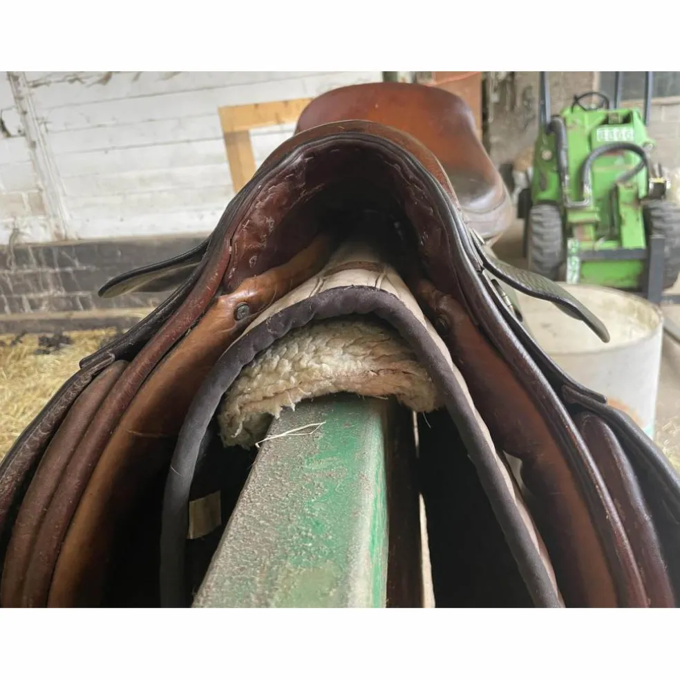 selle en cuir brun