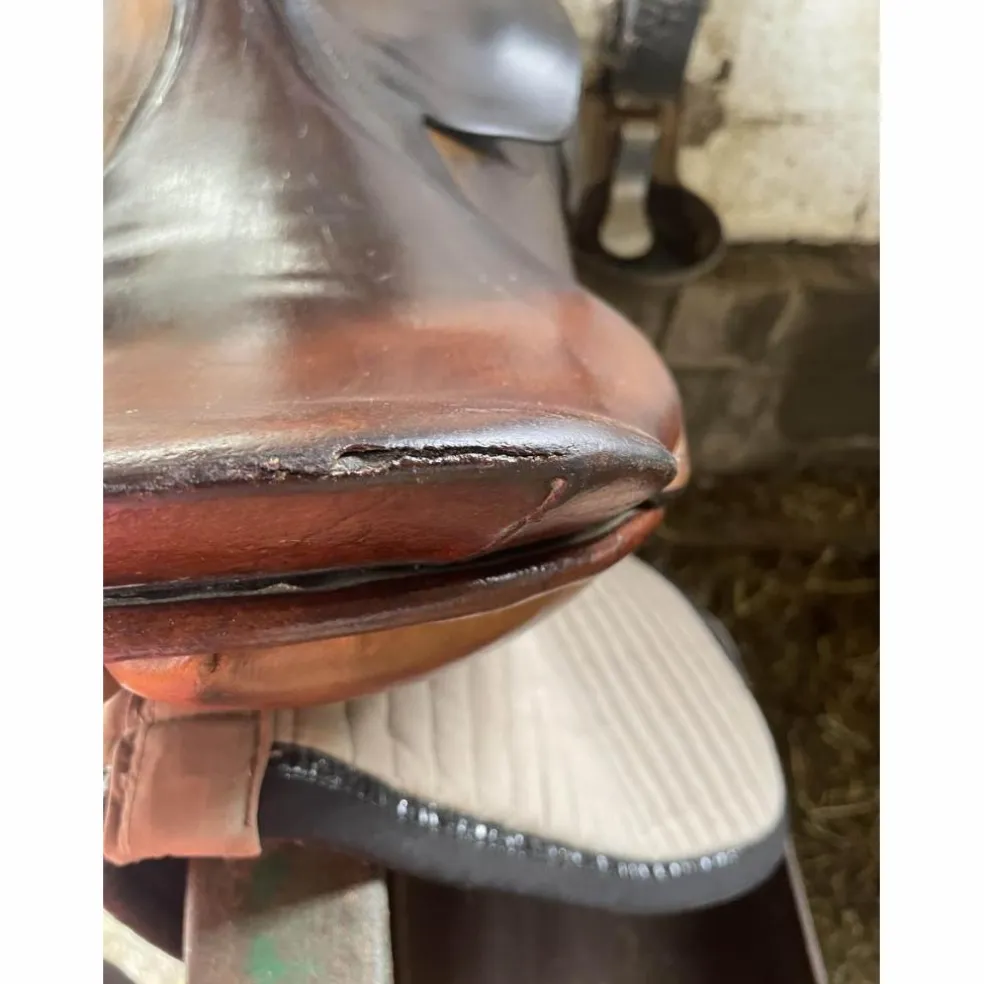 selle en cuir brun