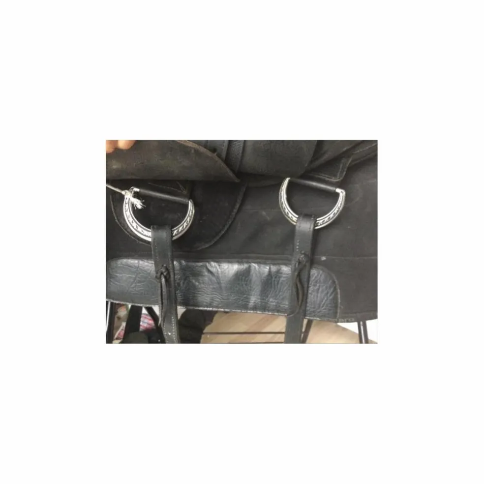 Selle EZ fit en cuir sans arcon + accessoires