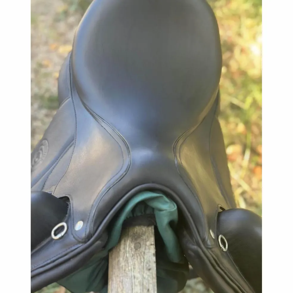 Selle Forestier Aachen 17” 2A – Noir toute veau (2022) + sangle + étrivières